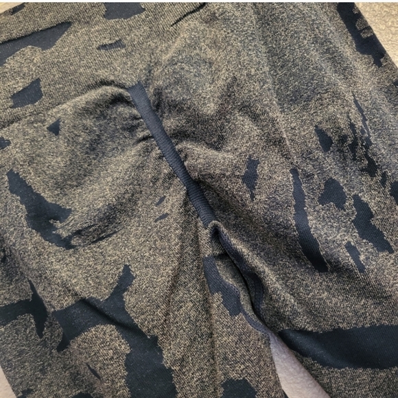 Shein Seamless Booty Scrunch Leggings - Picture 6 of 7